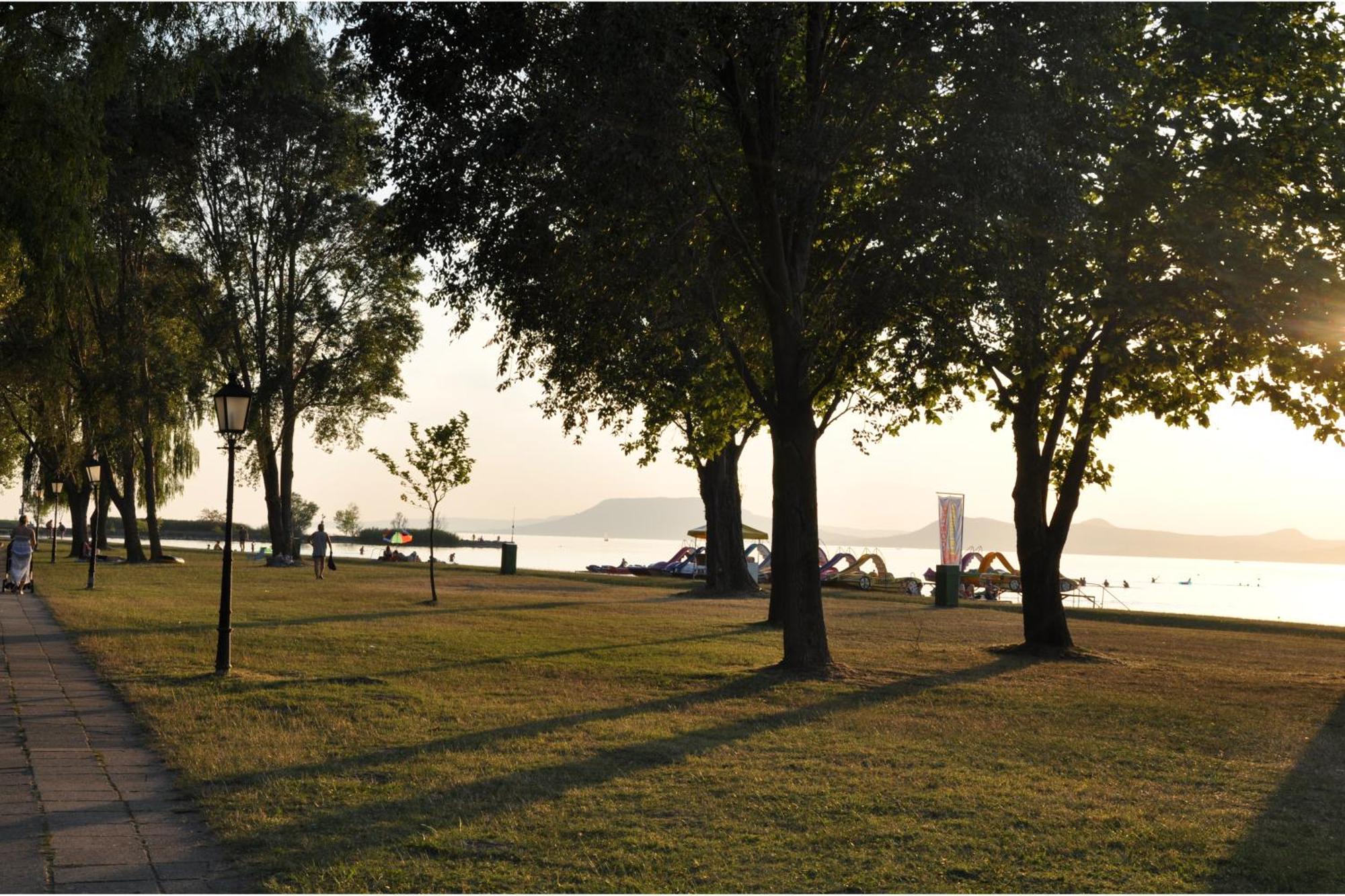 Hotel Melis Balatonlelle Exterior photo